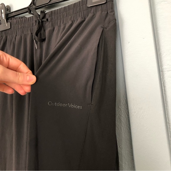 Outdoor Voices Black High Waisted Joggers with Pockets and Elastic Waistband - Picture 4 of 9